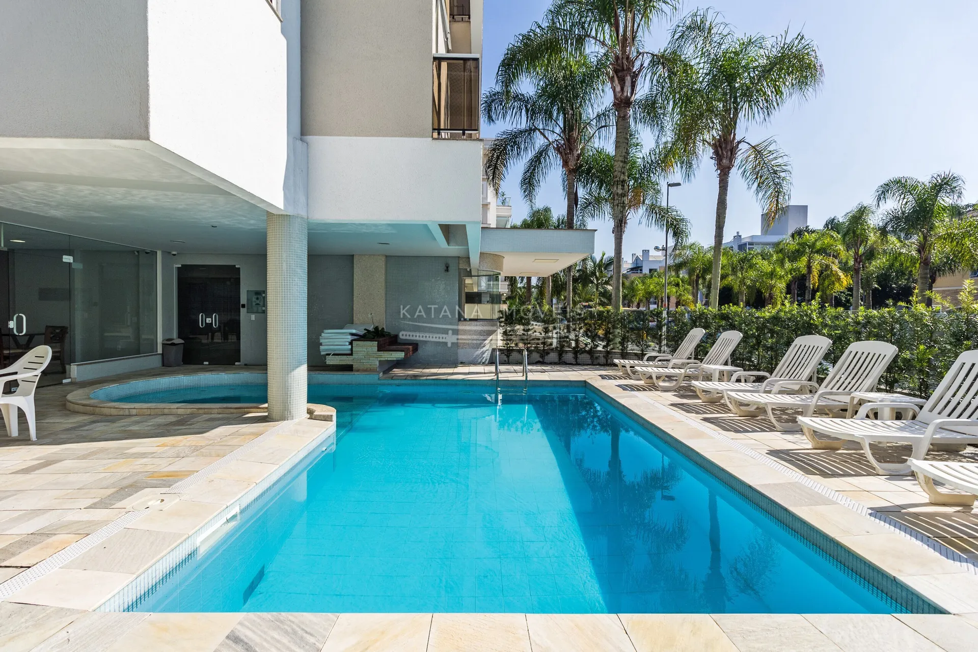 4-bedroom apartment with a bathtub in Florianópolis — photo 6