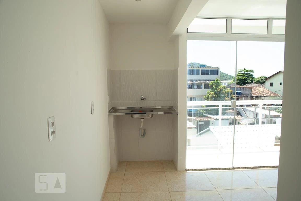 Unfurnished apartment with 2 bedrooms and a balcony — photo 17