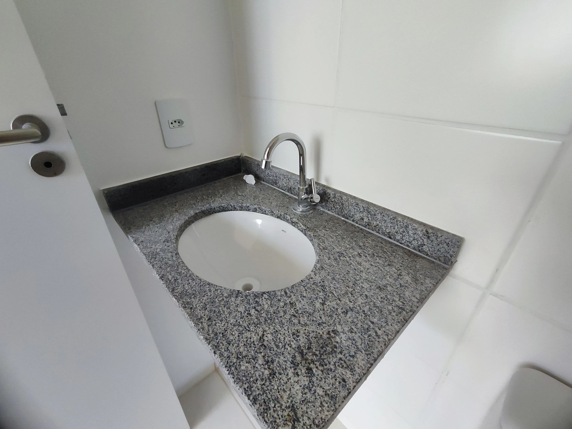 2-bedroom apartment with a balcony and 1 parking spot — photo 37