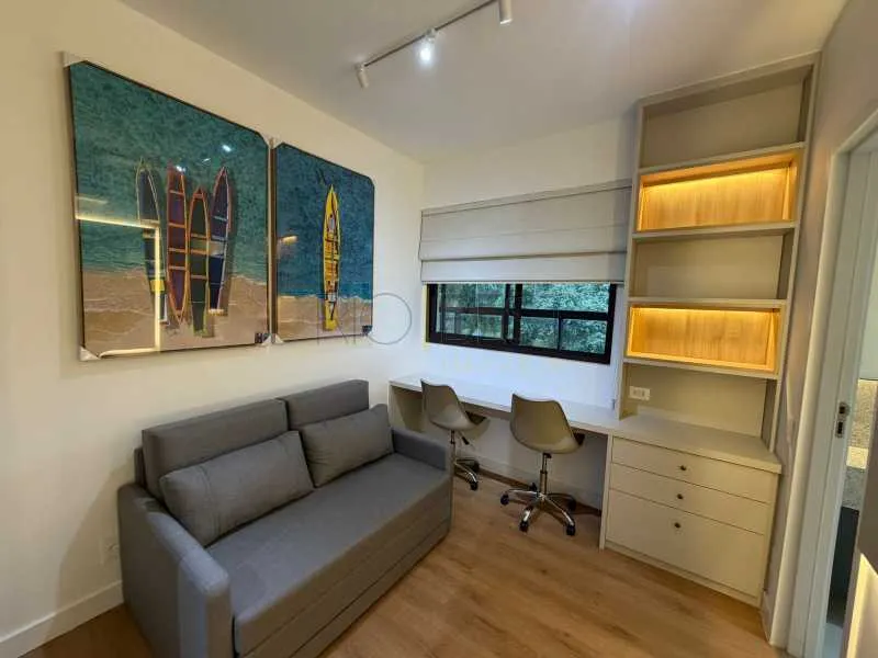 Furnished apartment with 3 suites and glass balcony — photo 21