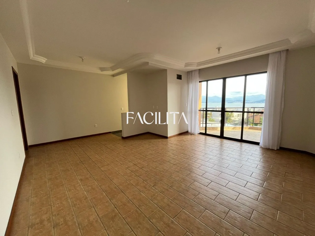 Furnished 456 m² house with 3 en-suite bedrooms and pool — photo 19