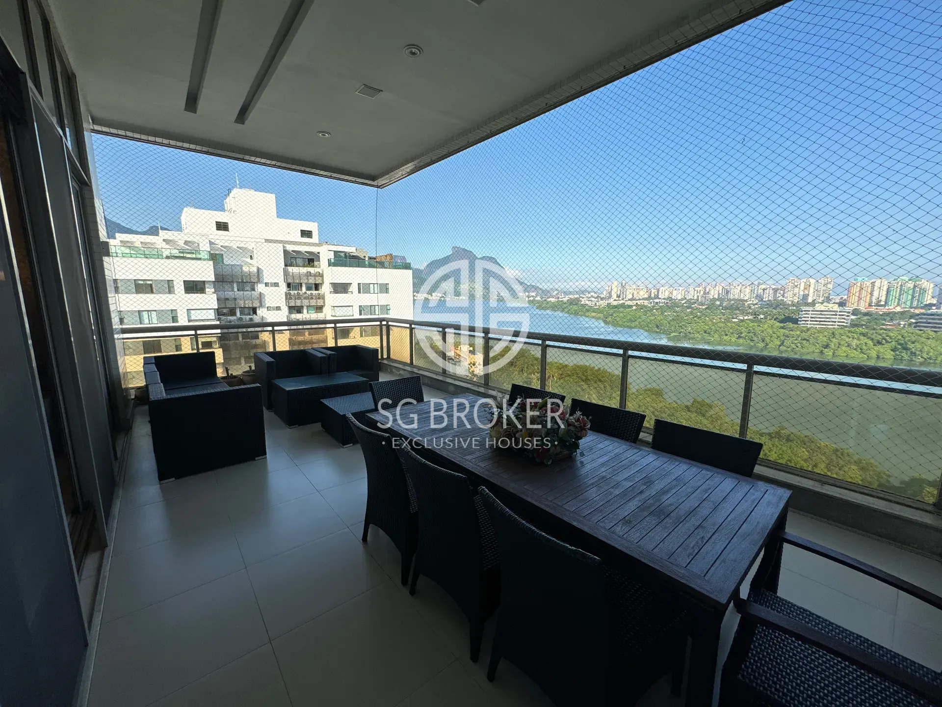 Furnished apartment with open-plan kitchen and 4 bedrooms — photo 9