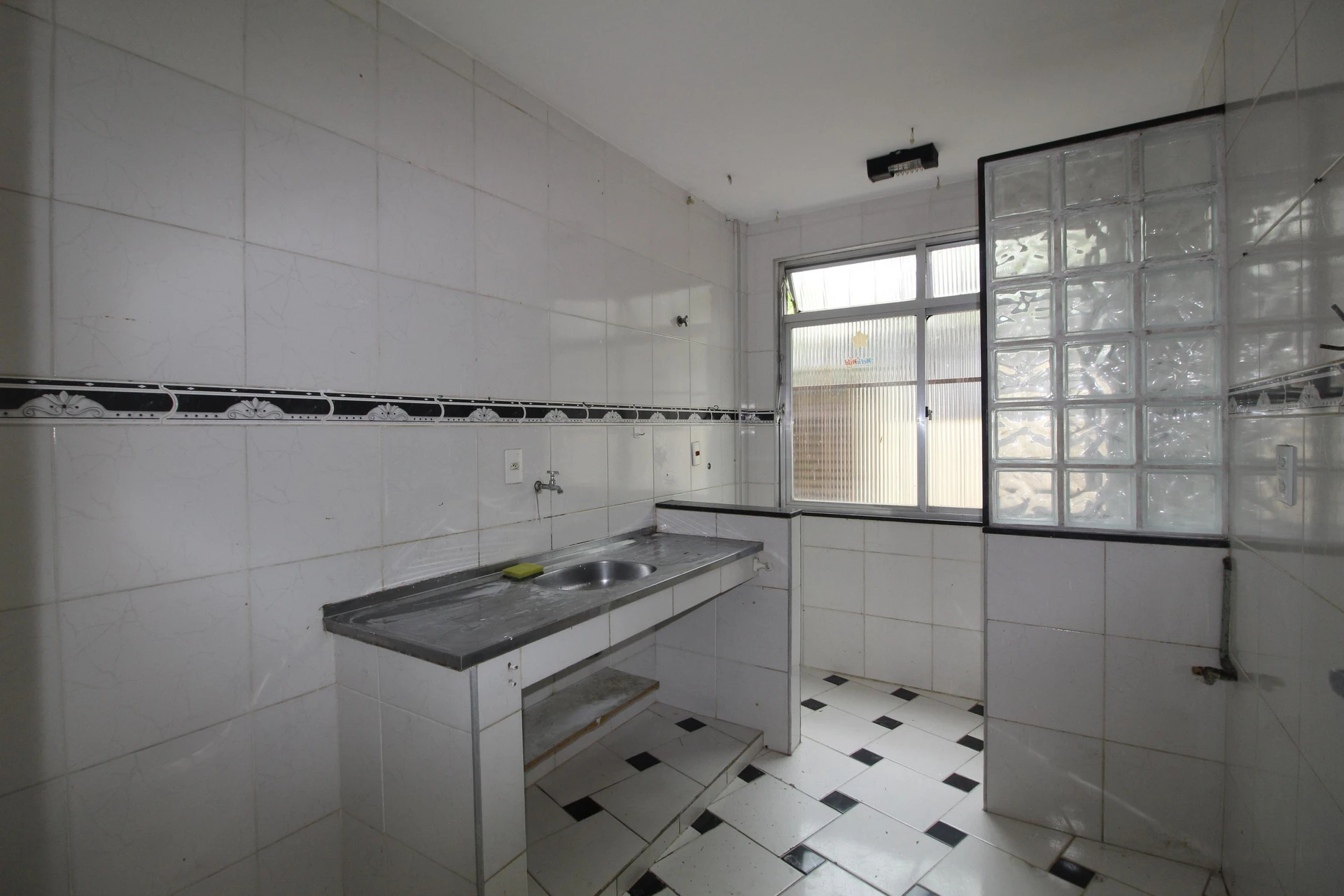 2-bedroom apartment with 1 parking spot and pet-friendly — photo 2