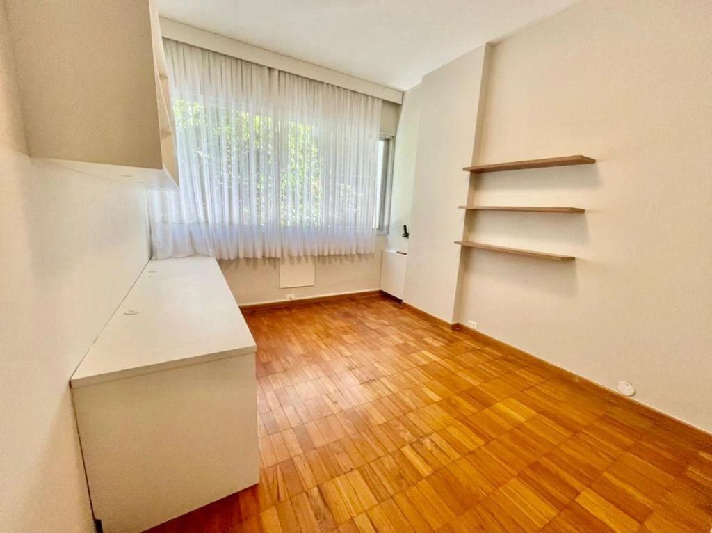 Apartamento de 150 m² com espaço de home office e banheira — photo 7