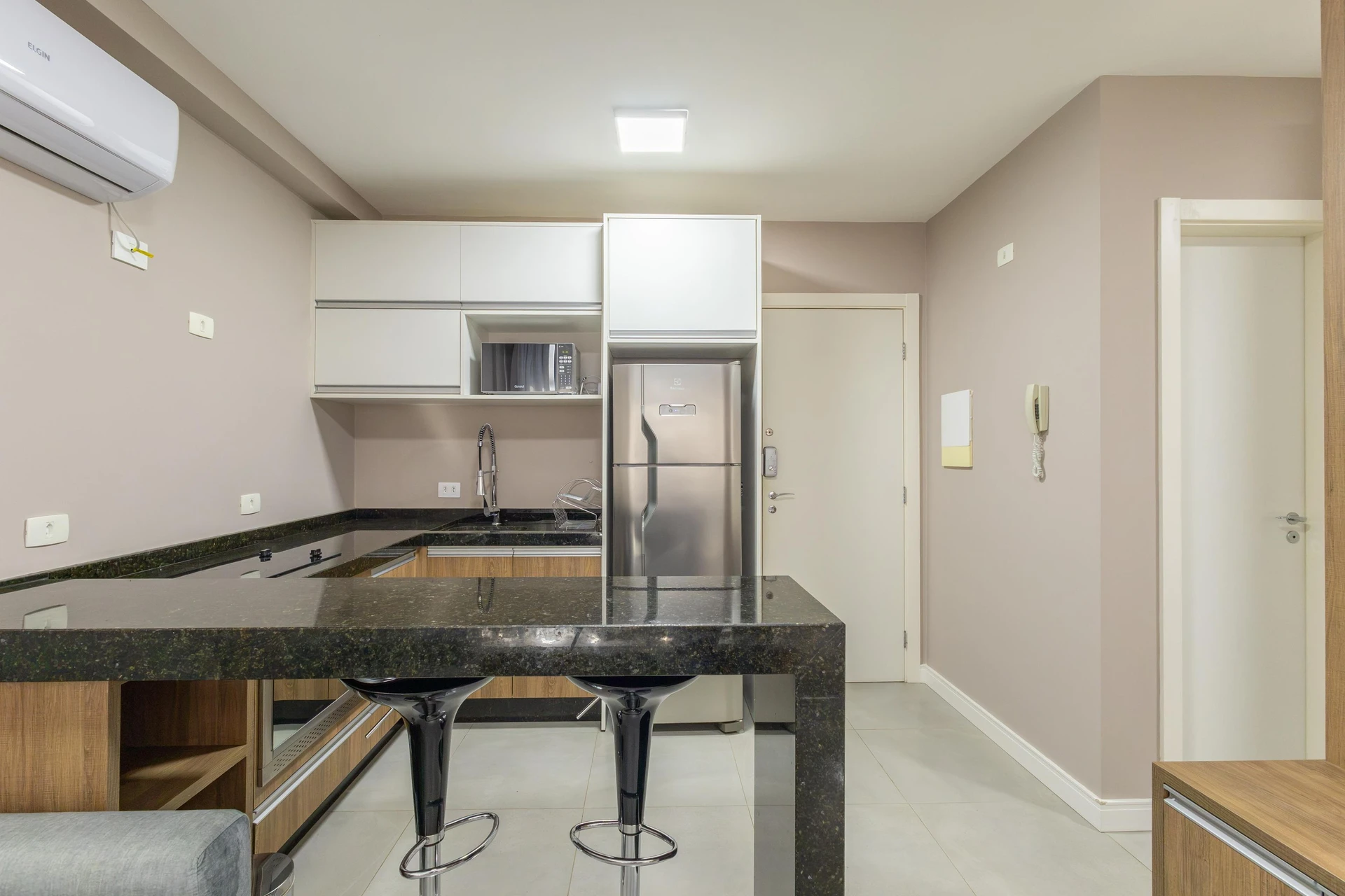 Floor-to-ceiling windows in a one-bedroom apartment, 27 m² — photo 19