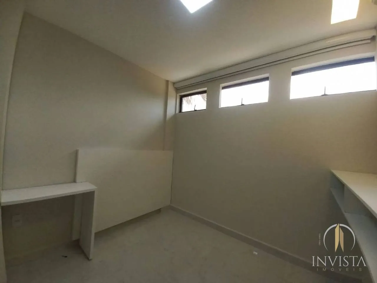 Furnished house, 481 m², with floor-to-ceiling windows — photo 18