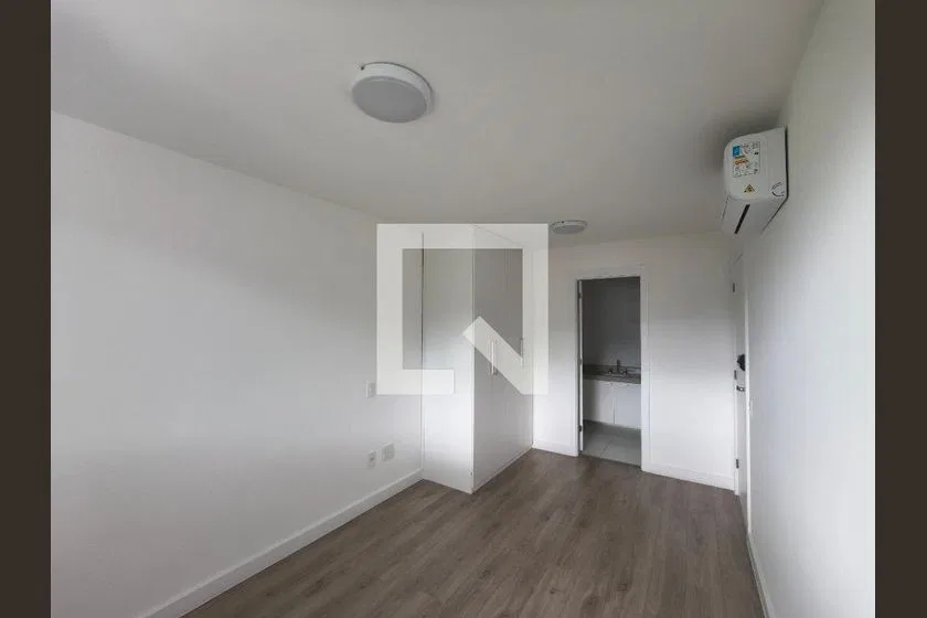 2-bedroom apartment with a mountain view — photo 13