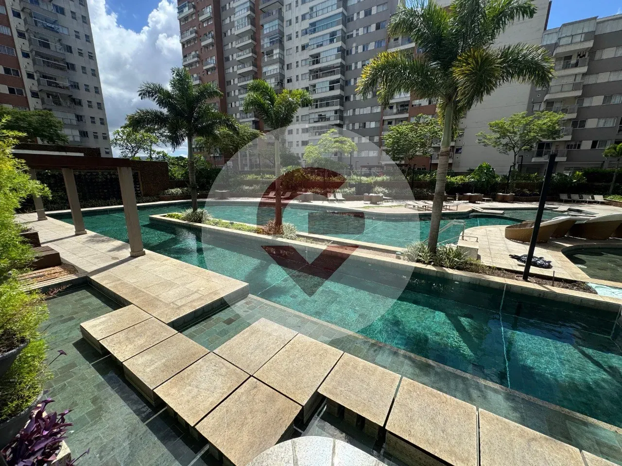 Furnished apartment, 102 m², with a glass-enclosed balcony — photo 6