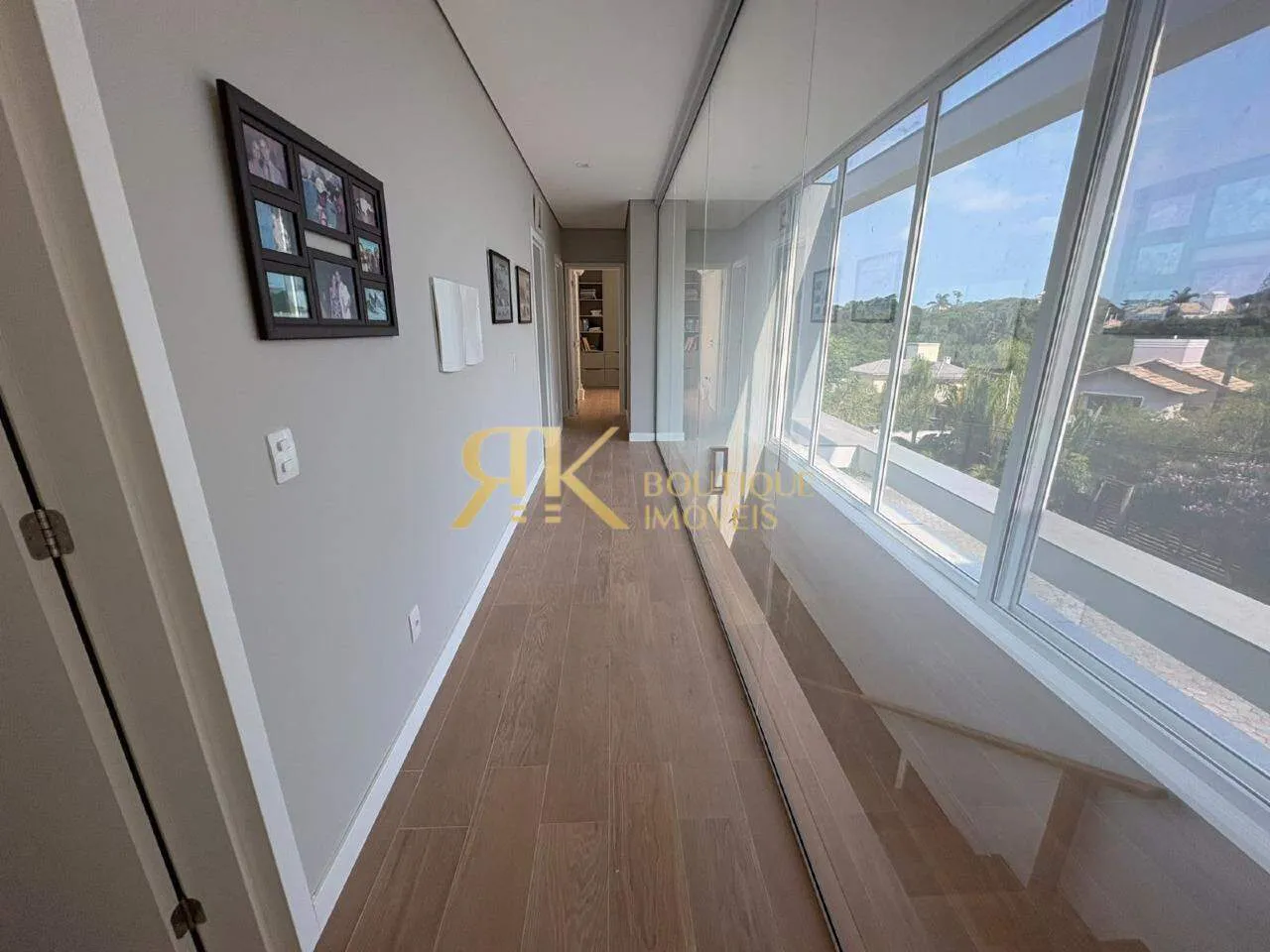 House with 4 en-suite bedrooms and a private pool — photo 13