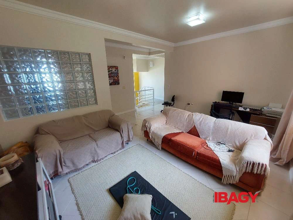 Casa con 4 dormitorios y 4 baños, con 4 plazas — photo 2