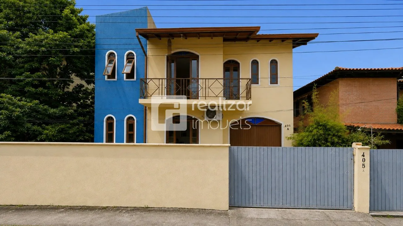 Unfurnished house with 2 bedrooms and a private yard