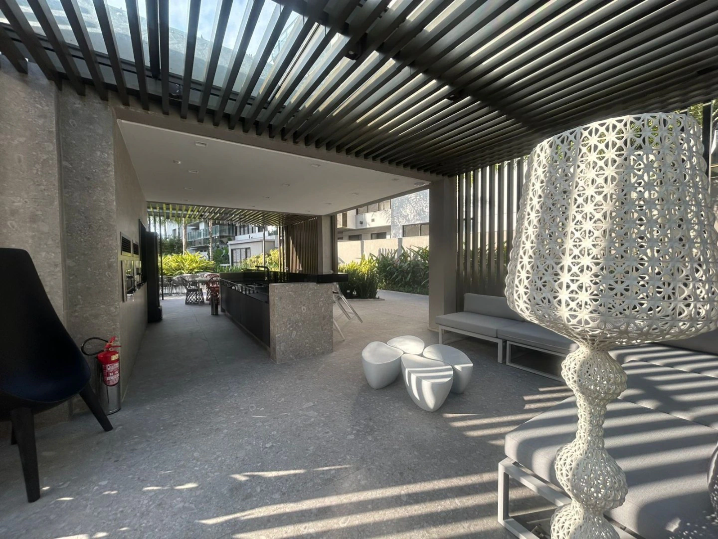 2-bedroom apartment with suite and glassed balcony — photo 17