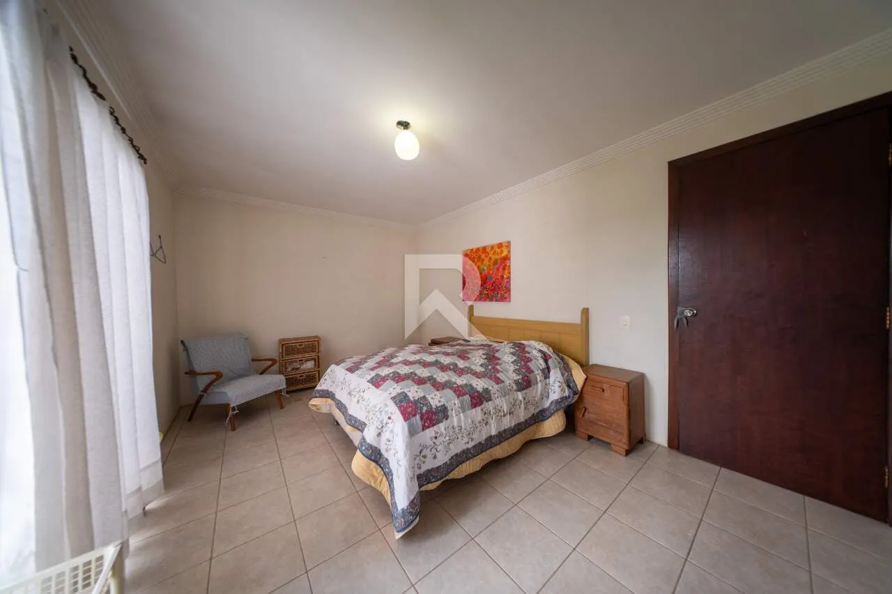 House with 5 bedrooms and 460 m² with private BBQ — photo 19
