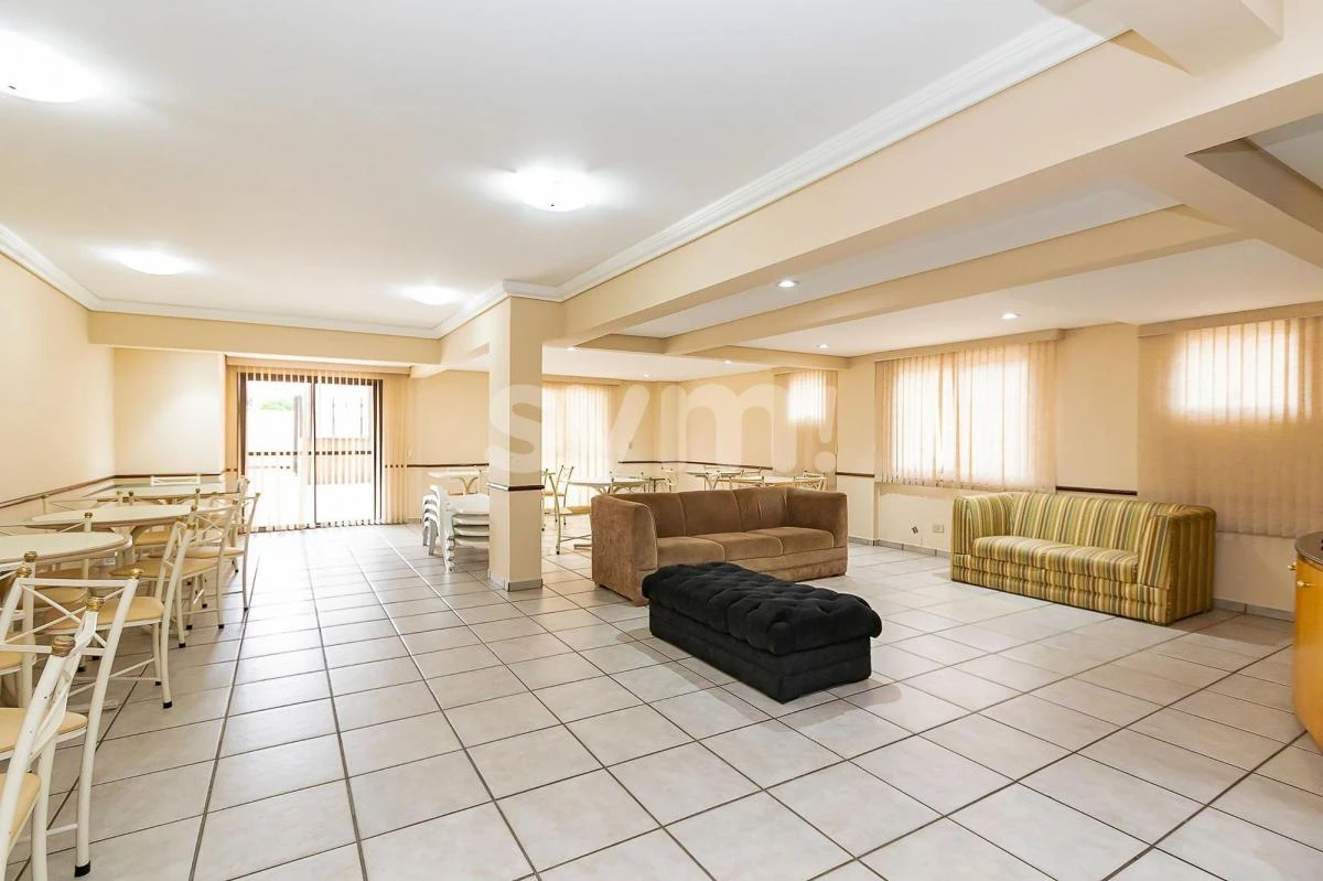 Glass-enclosed balcony in a 3-bedroom apartment, 98 m² — photo 29