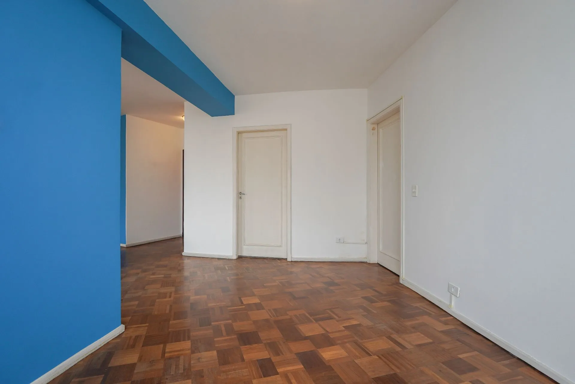 Home office in a 3-bedroom apartment, 140 m² — photo 22