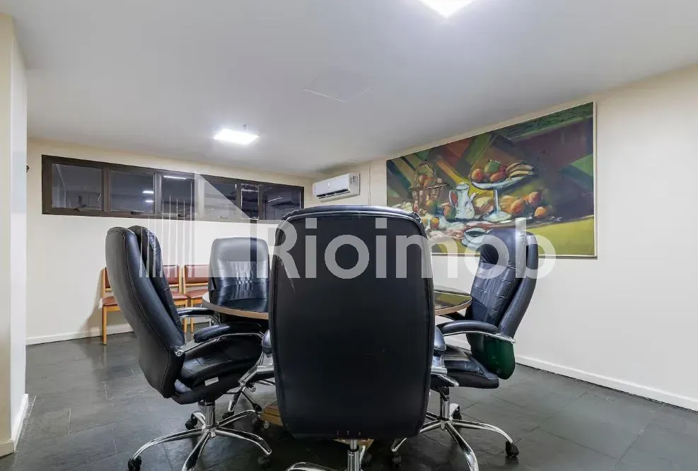 Furnished apartment with balcony and a gas stove kitchen — photo 30