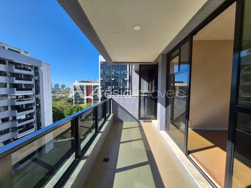Apartment, 123 m², with wood or laminate floors — photo 4