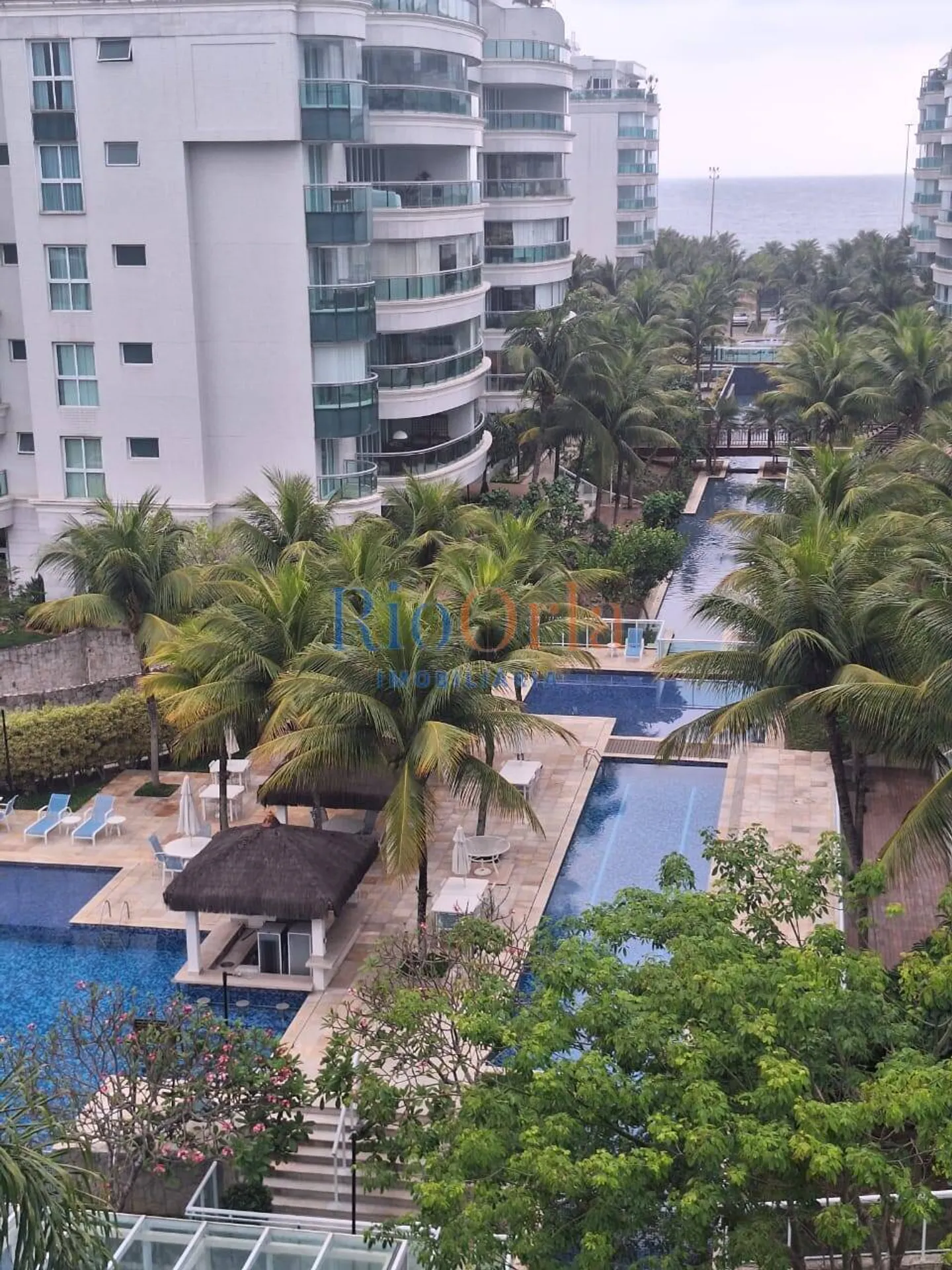 Furnished apartment with 4 bedrooms and 5 bathrooms — photo 3