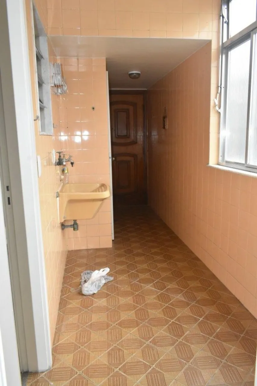 3-bedroom apartment with 3 baths, wood-floor living room — photo 19