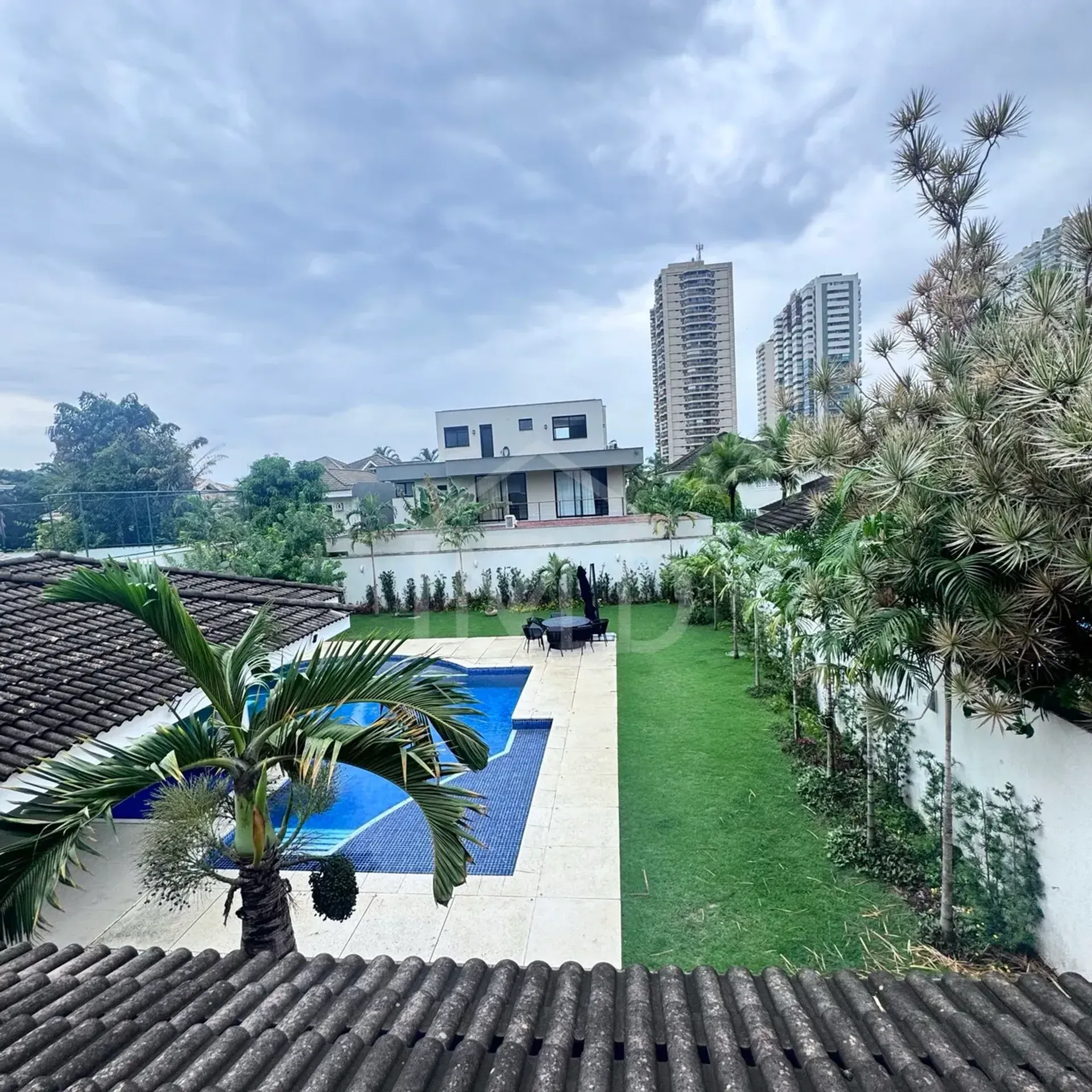 Casa amueblada con 5 dormitorios y 5 baños, balcón acristalado — photo 16