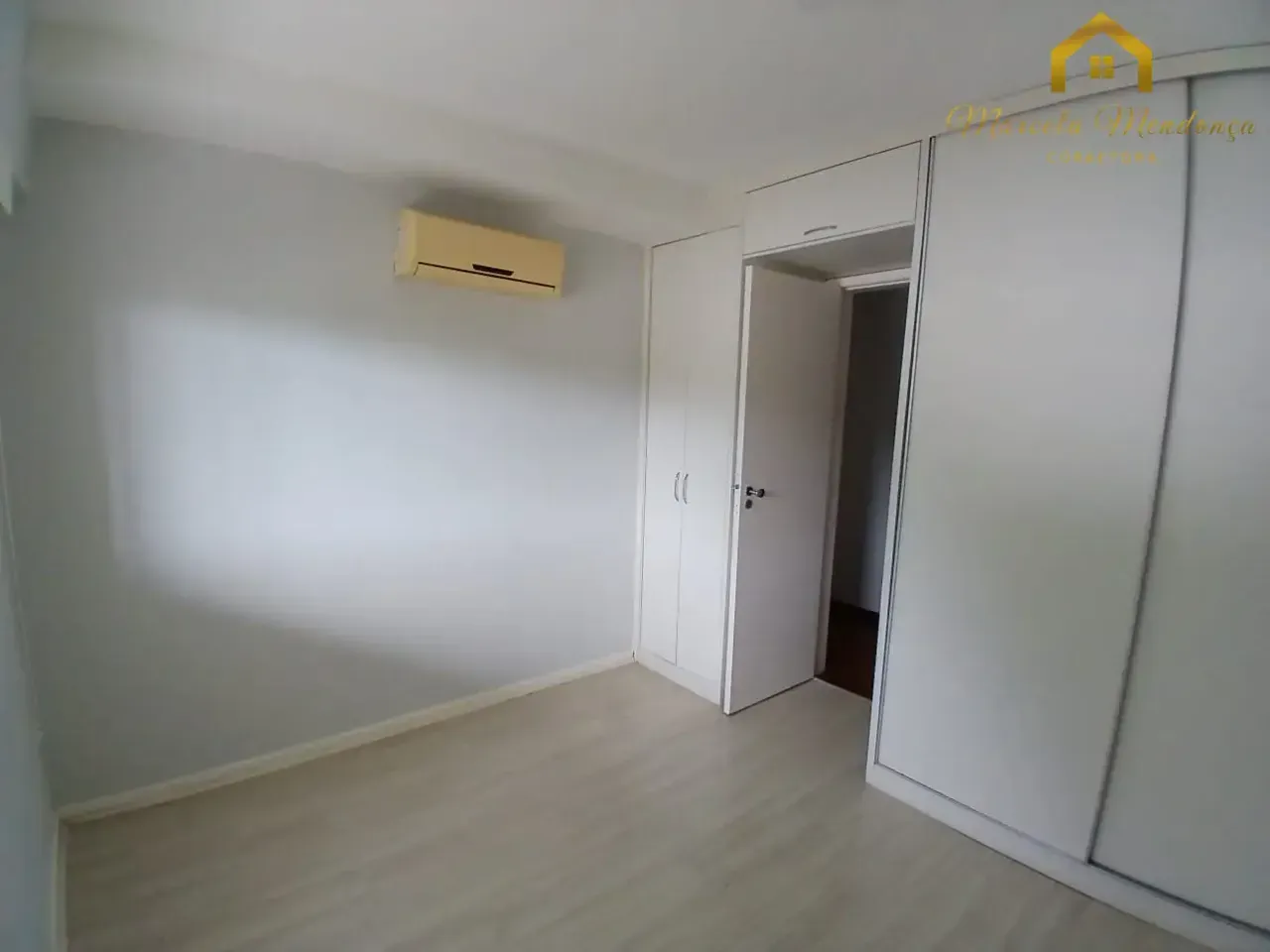 Apartment, 109 m², with a glass-enclosed balcony — photo 3