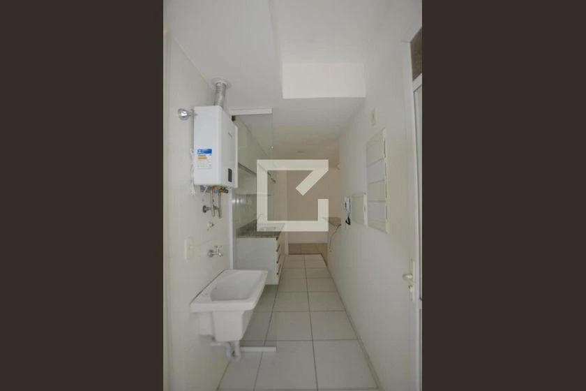 4-bedroom apartment in a building with a gym — photo 37
