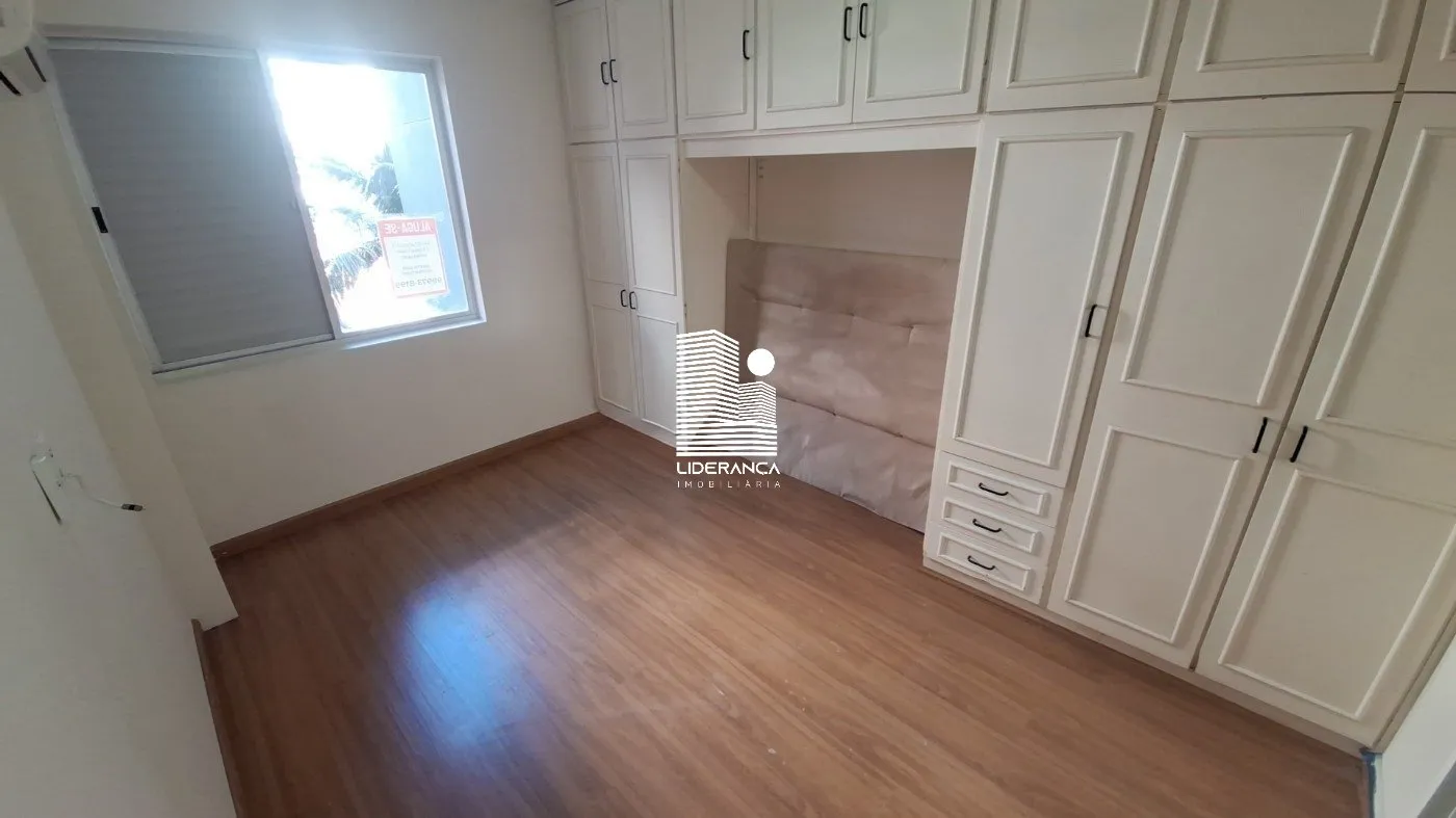 One-bedroom apartment with a washing machine — photo 9