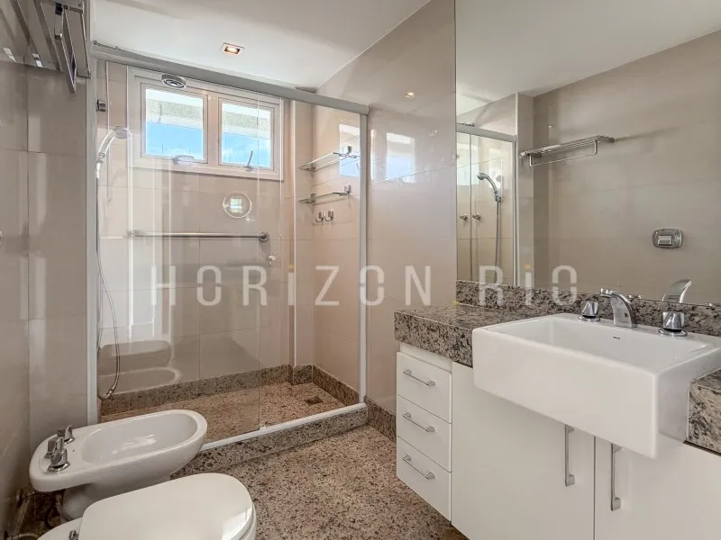 Apartamento, 229 m², com varanda envidraçada — photo 25