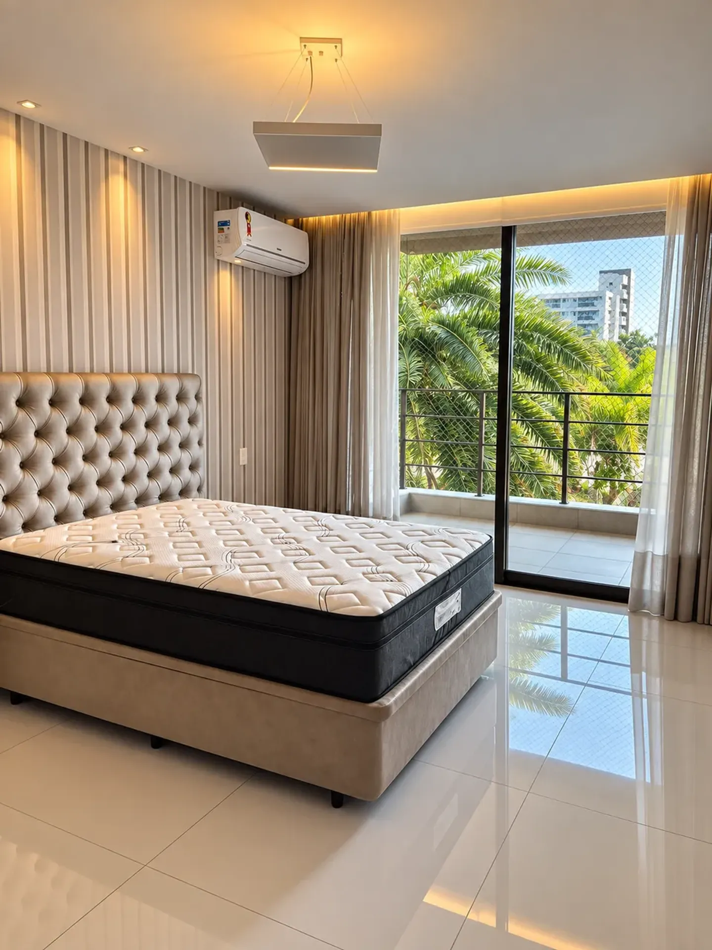 Furnished house, 980 m², with floor-to-ceiling windows — photo 14