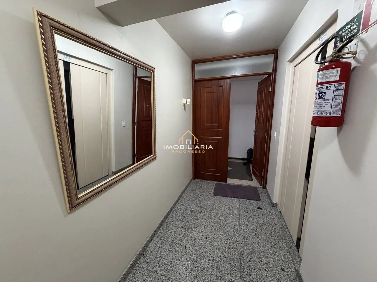 3-bedroom apartment with a home office in Curitiba — photo 49