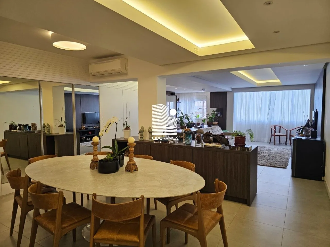 3-bedroom apartment with a walk-in closet in Florianópolis — photo 14