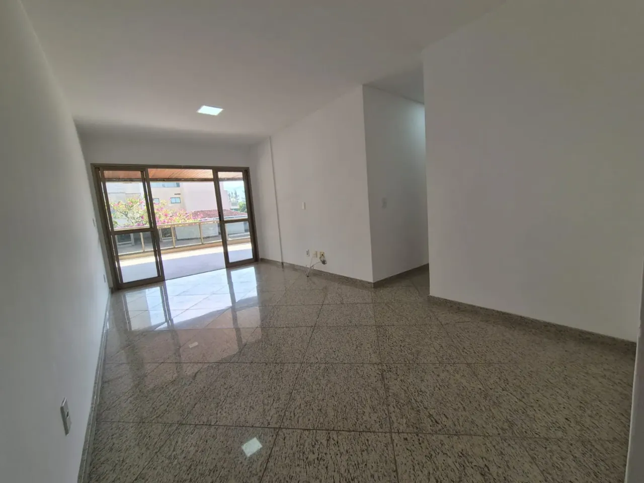 Apartamento de 110 m² com 2 quartos e 3 banheiros — photo 2