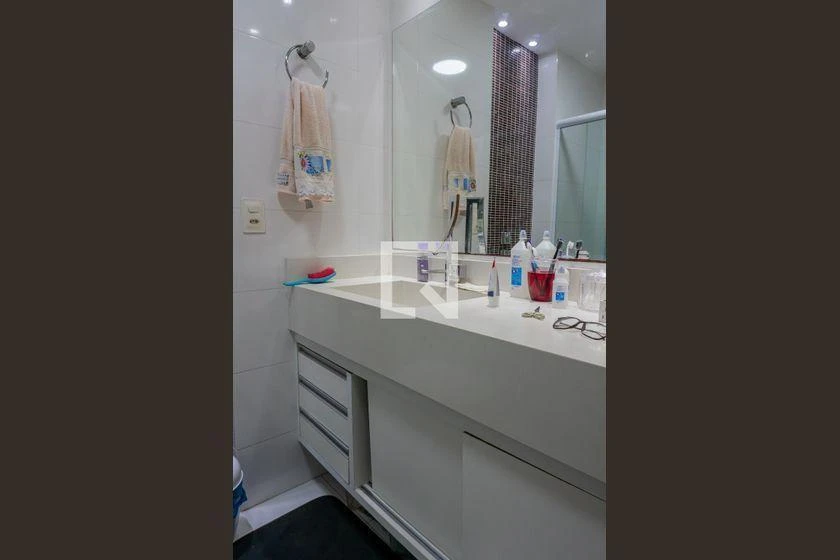 Furnished apartment with 4 bedrooms and 200 m² — photo 21