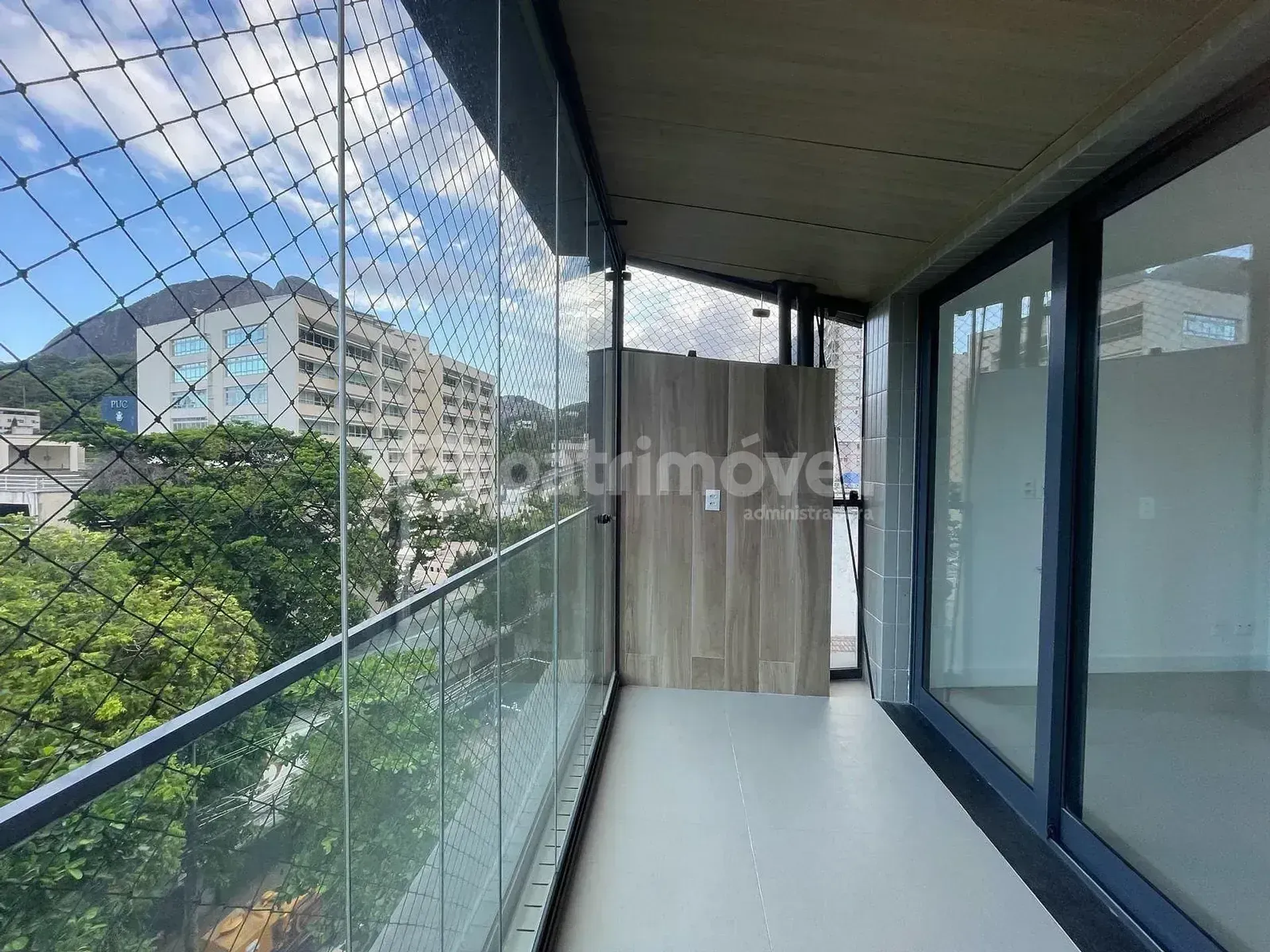 Невмебльована квартира з 3 кімнатами та 197 м² — photo 47