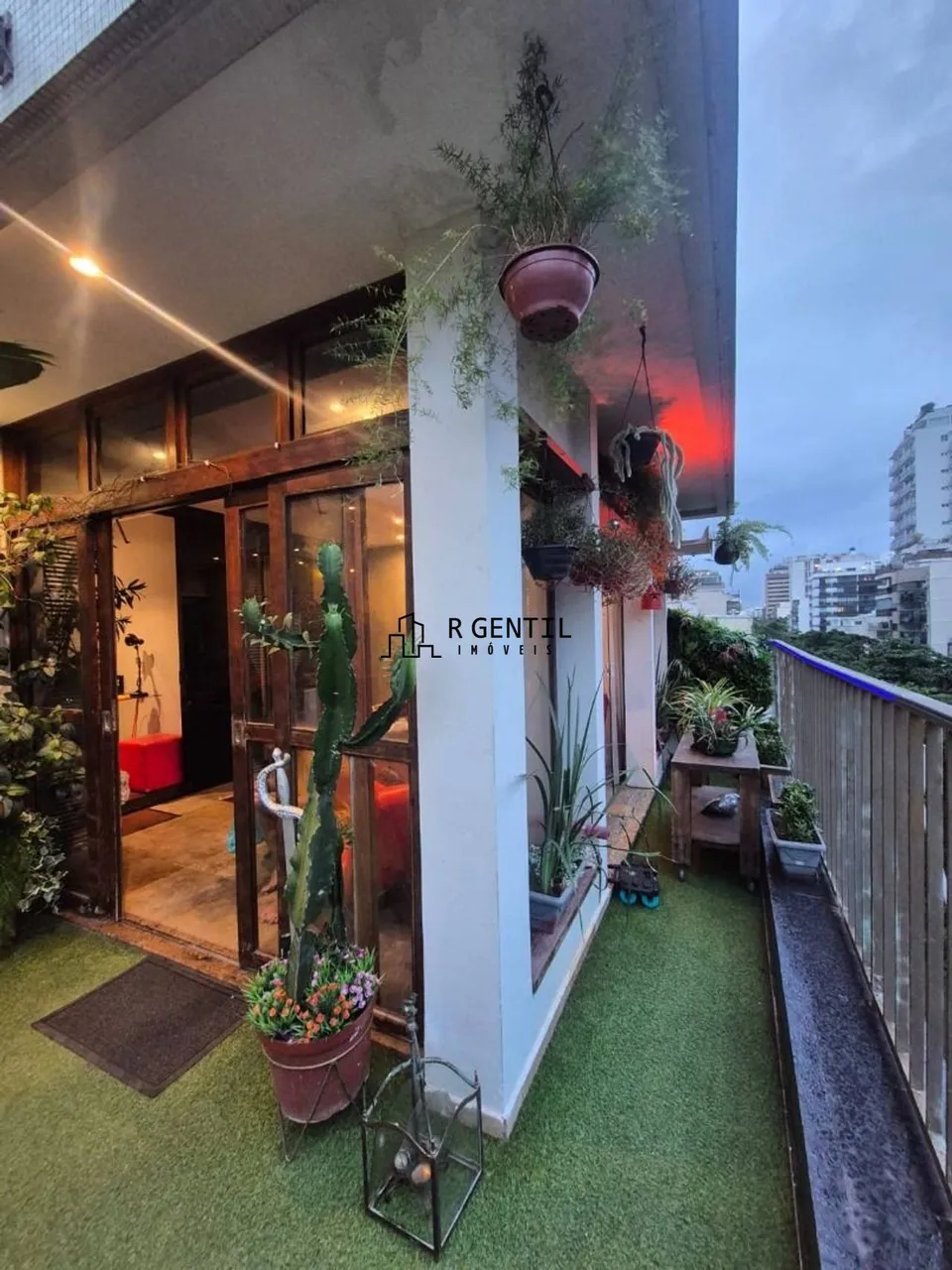 Unfurnished apartment with 3 bedrooms and a balcony — photo 15