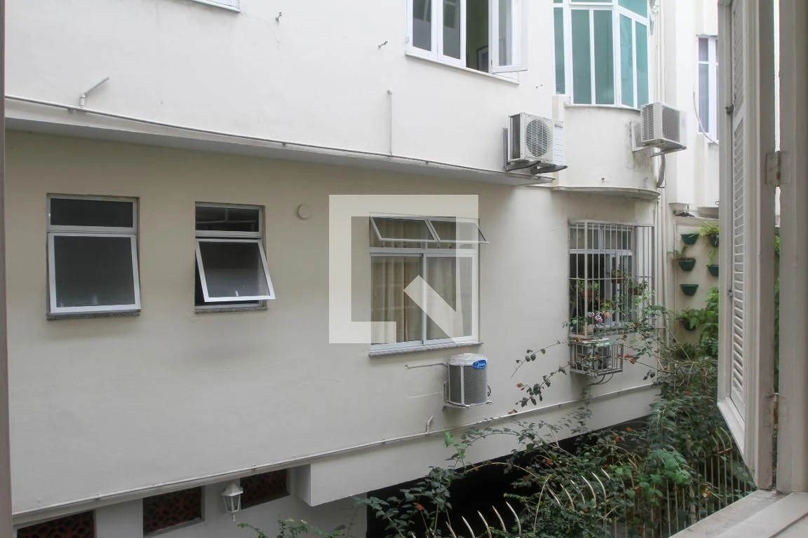 One-bedroom apartment with a washing machine — photo 27