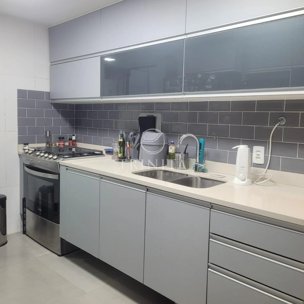 Home office in a 3-bedroom apartment, 147 m²