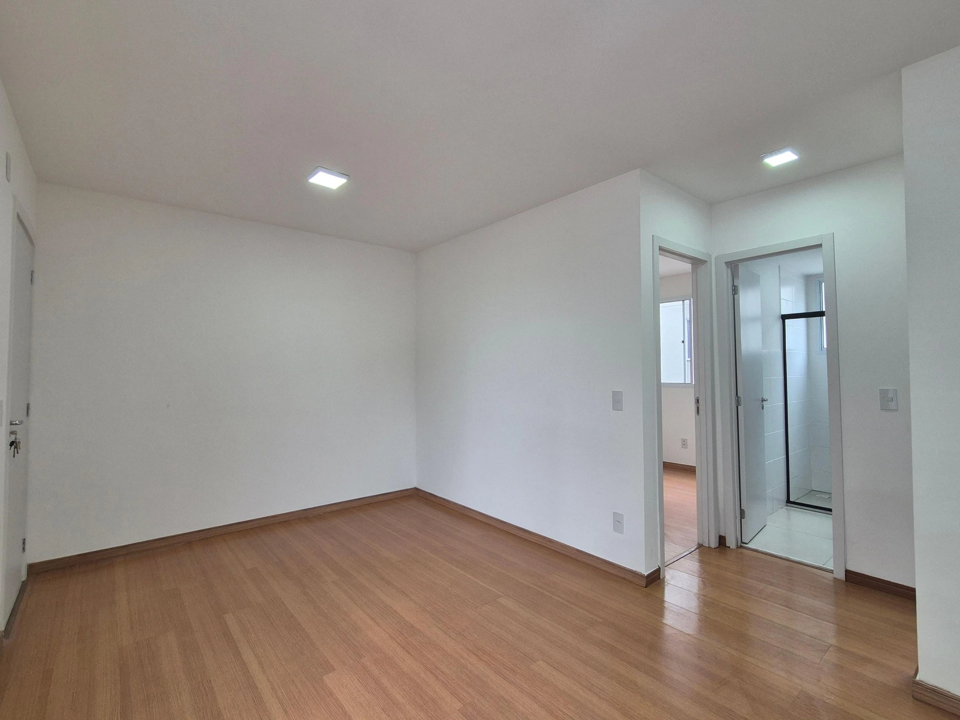 2-bedroom apartment with 1 en-suite and open-air pool — photo 12
