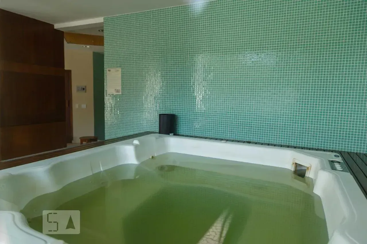 Furnished 3-bedroom apartment with 2 bathrooms — photo 12