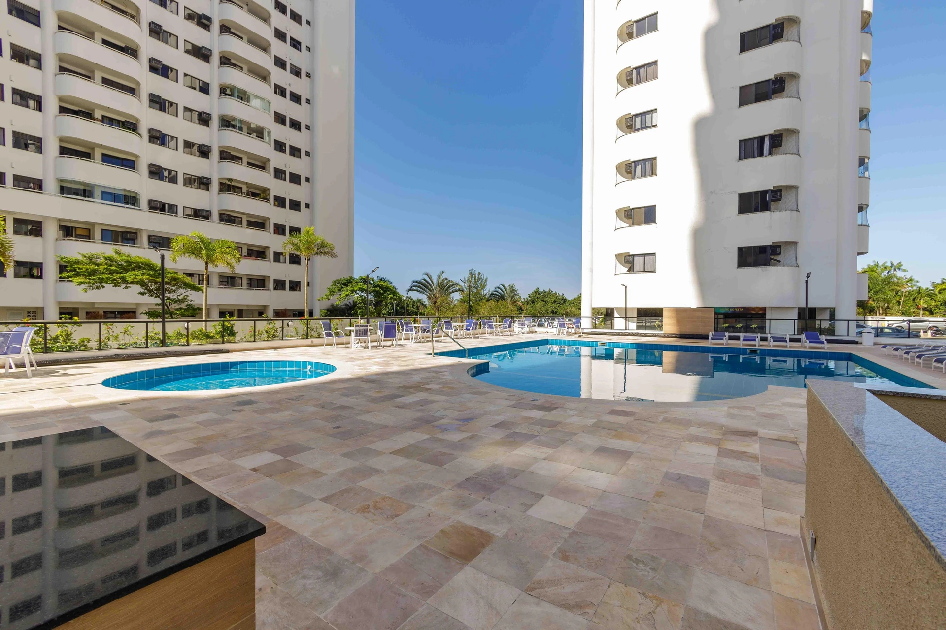Apartamento mobiliado com 2 quartos em suíte e varanda — photo 23