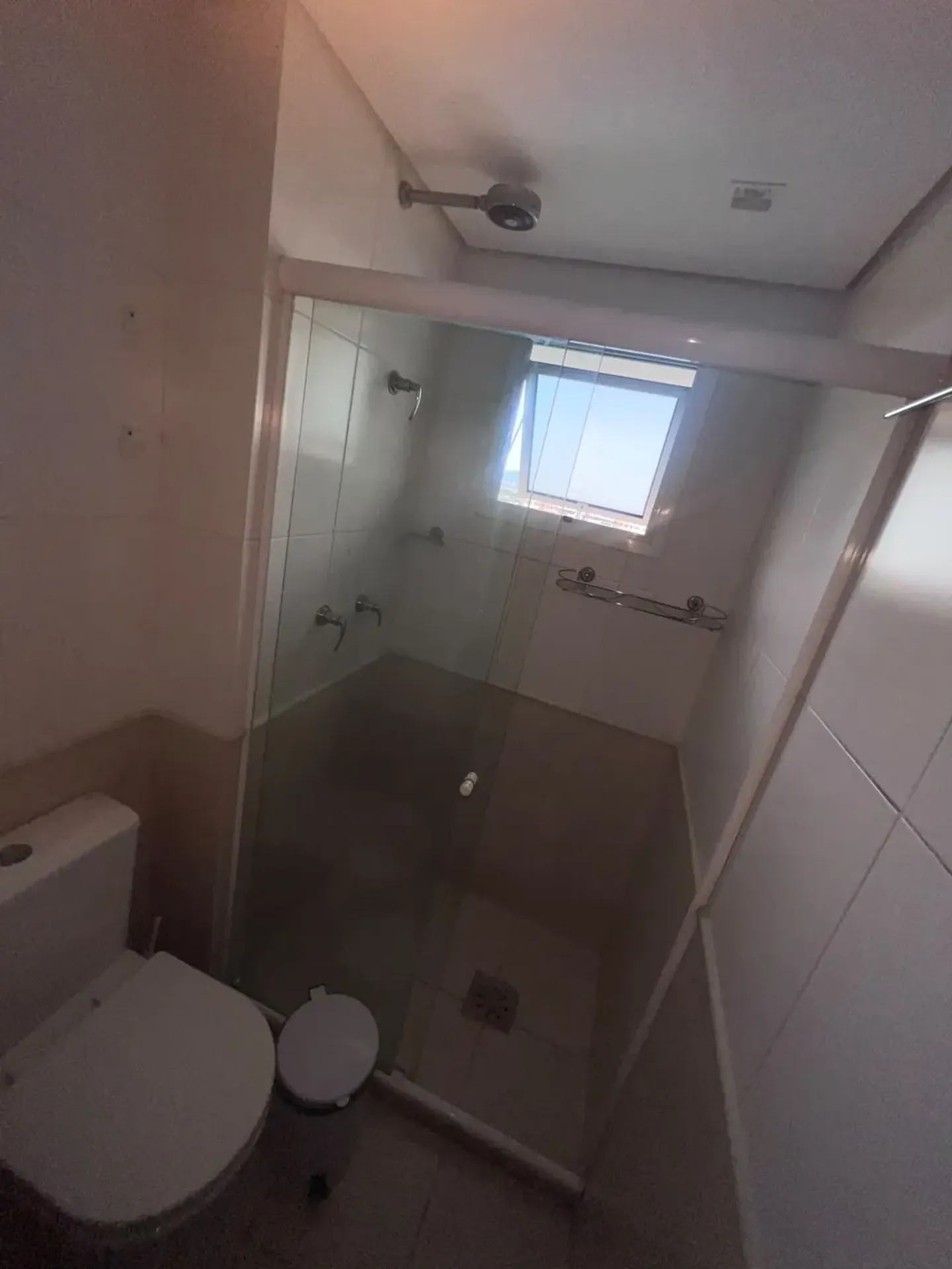 Apartment on the 10th floor with a grill on the balcony — photo 16