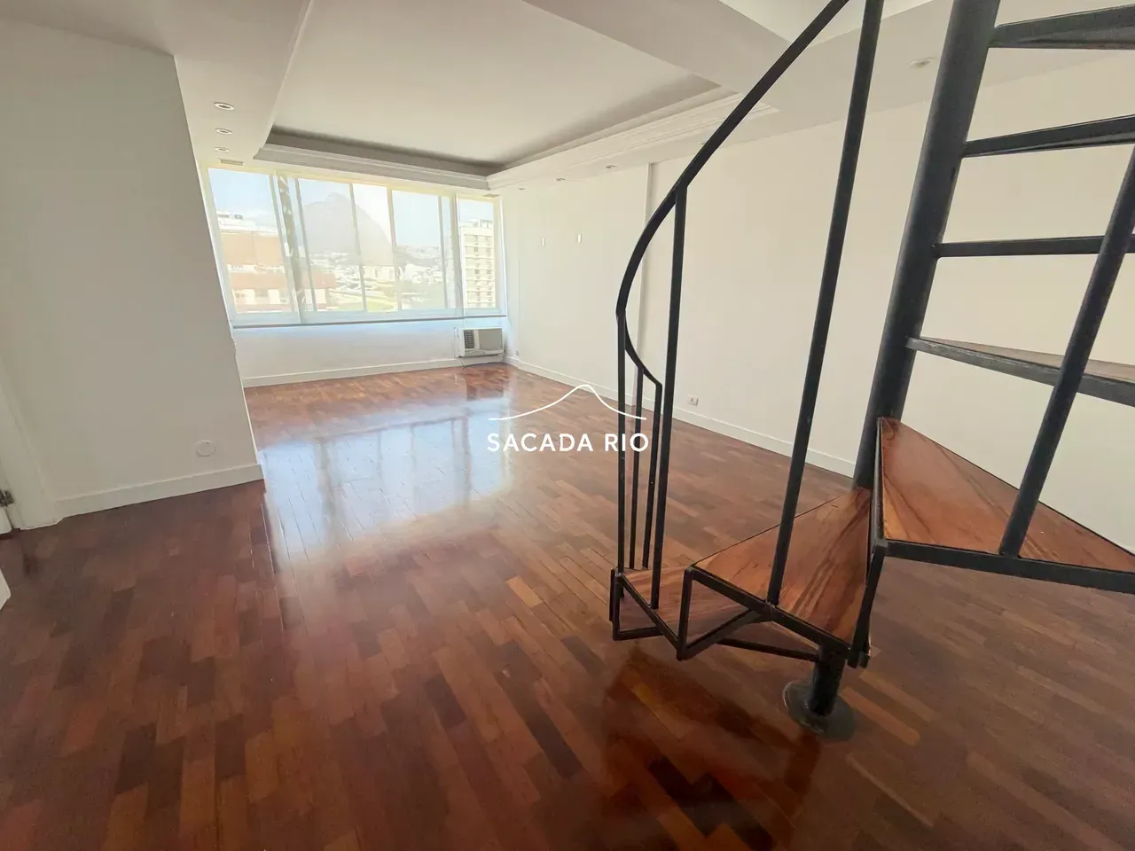 Floor-to-ceiling windows in a 3-bedroom apartment, 200 m² — photo 12