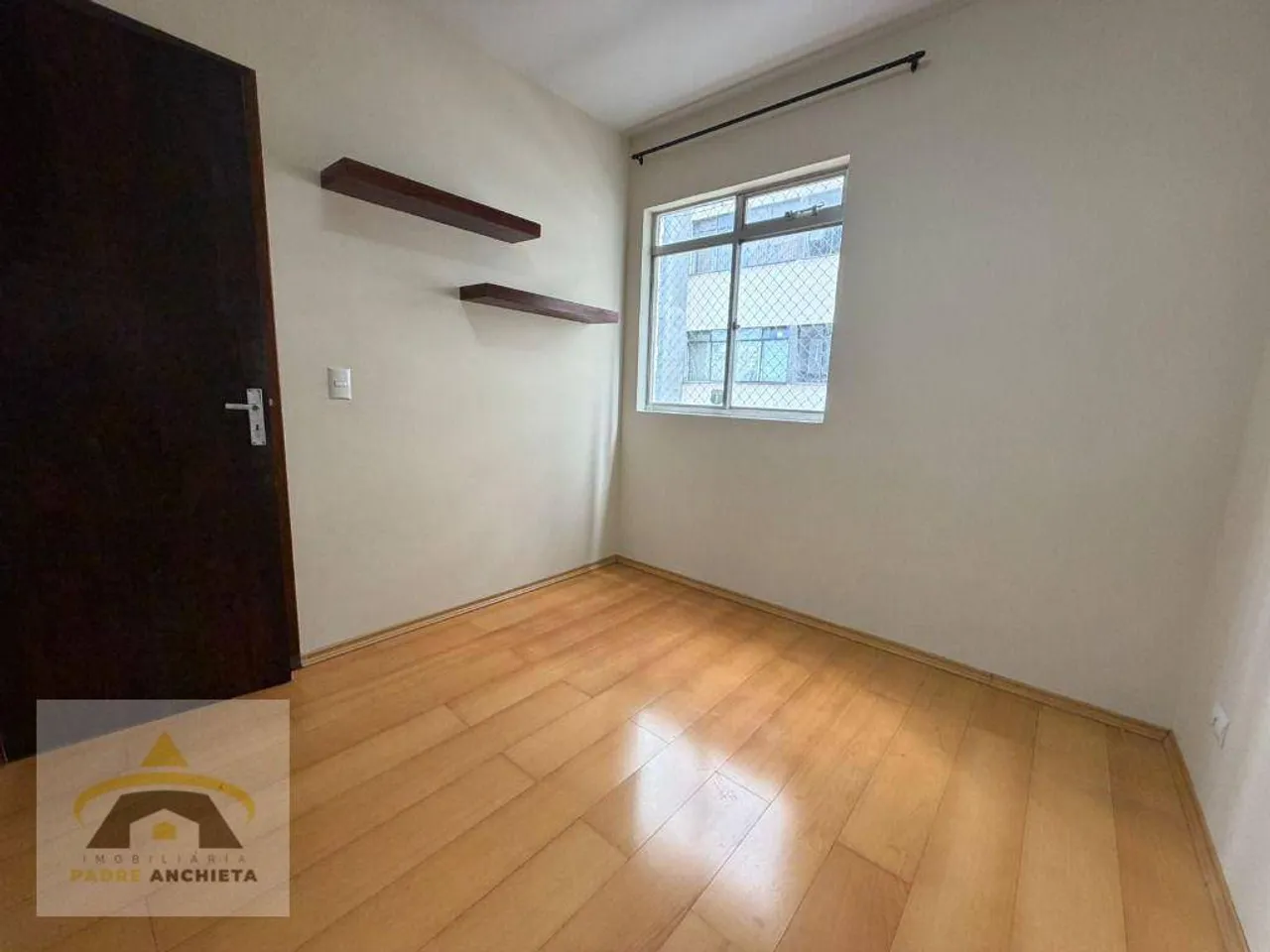 1-bedroom apartment with a laundry area — photo 4