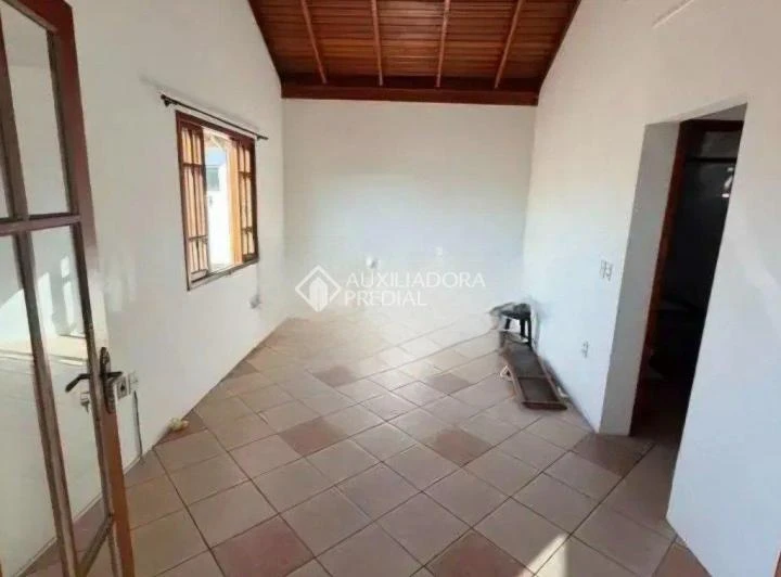Unfurnished house with 5 bedrooms, 3 en-suites and 420 m² — photo 3