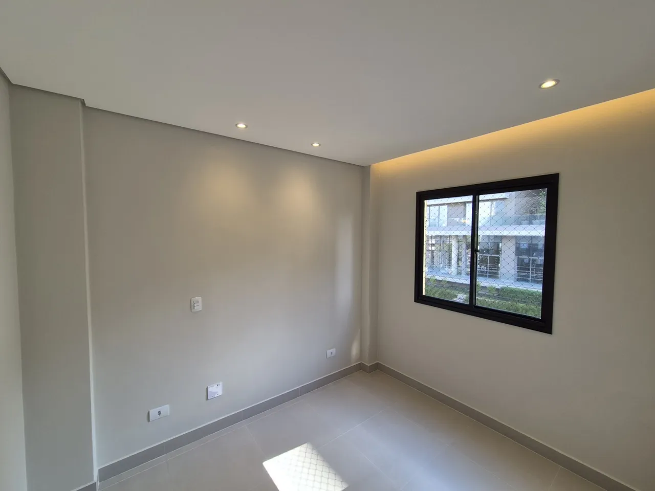 1-bedroom apartment with open-plan kitchen — photo 10