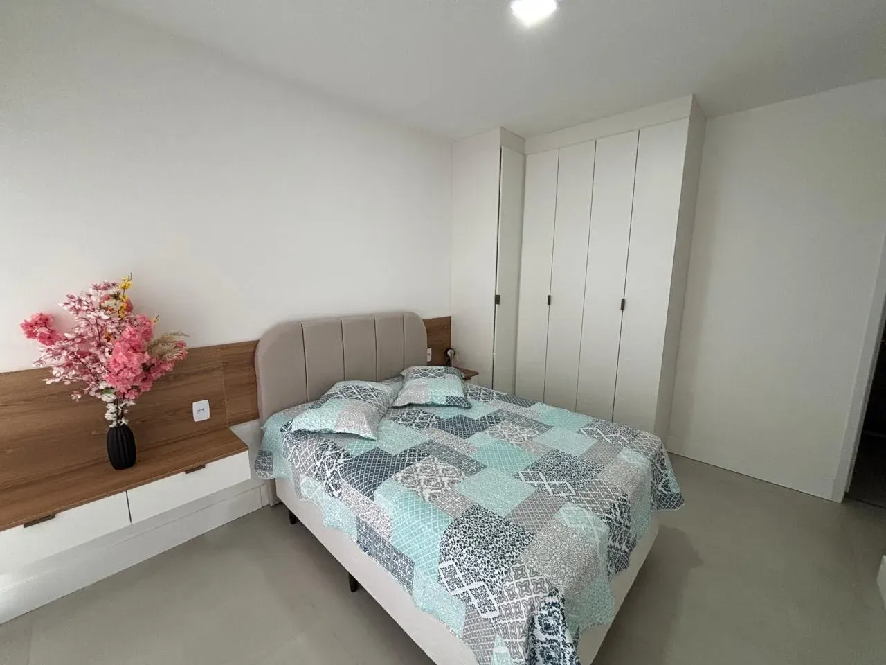 Квартира 83 м² з панорамними вікнами та заскленим балконом — photo 9