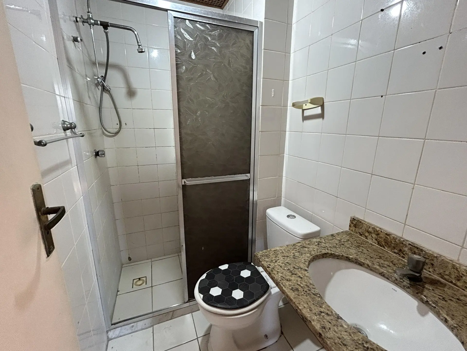 Unfurnished rental apartment with 2 bedrooms and parking — photo 43