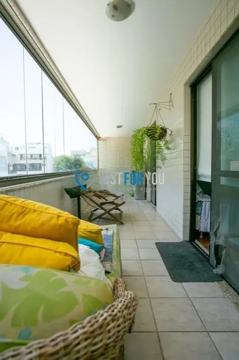 4-bedroom apartment with floor-to-ceiling windows — photo 2
