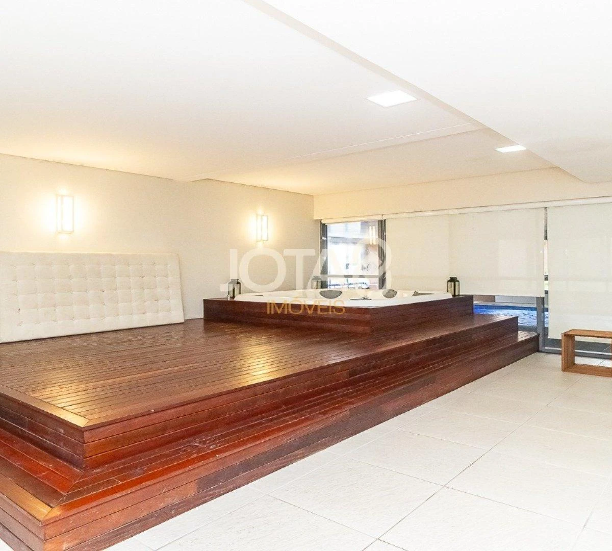 Apartment with 3 en-suite bedrooms and enclosed balcony — photo 16