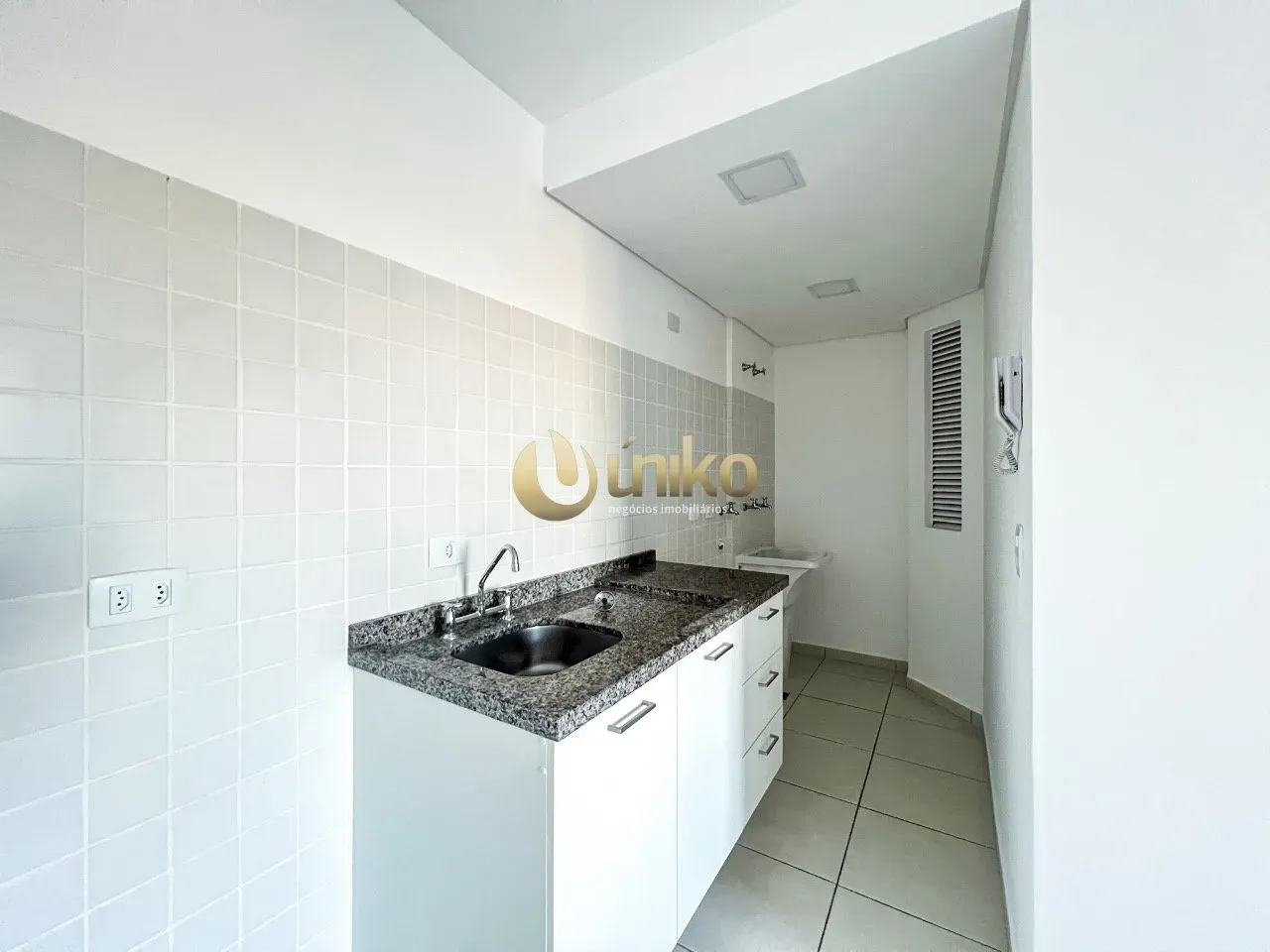 1-bedroom apartment with open-plan kitchen — photo 5